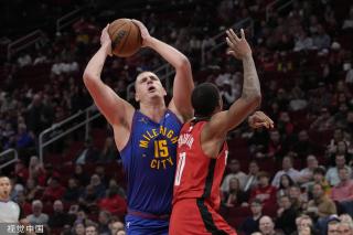 掘金官推祝贺威少，并配文：拉塞尔本周的第三个里程碑时刻.